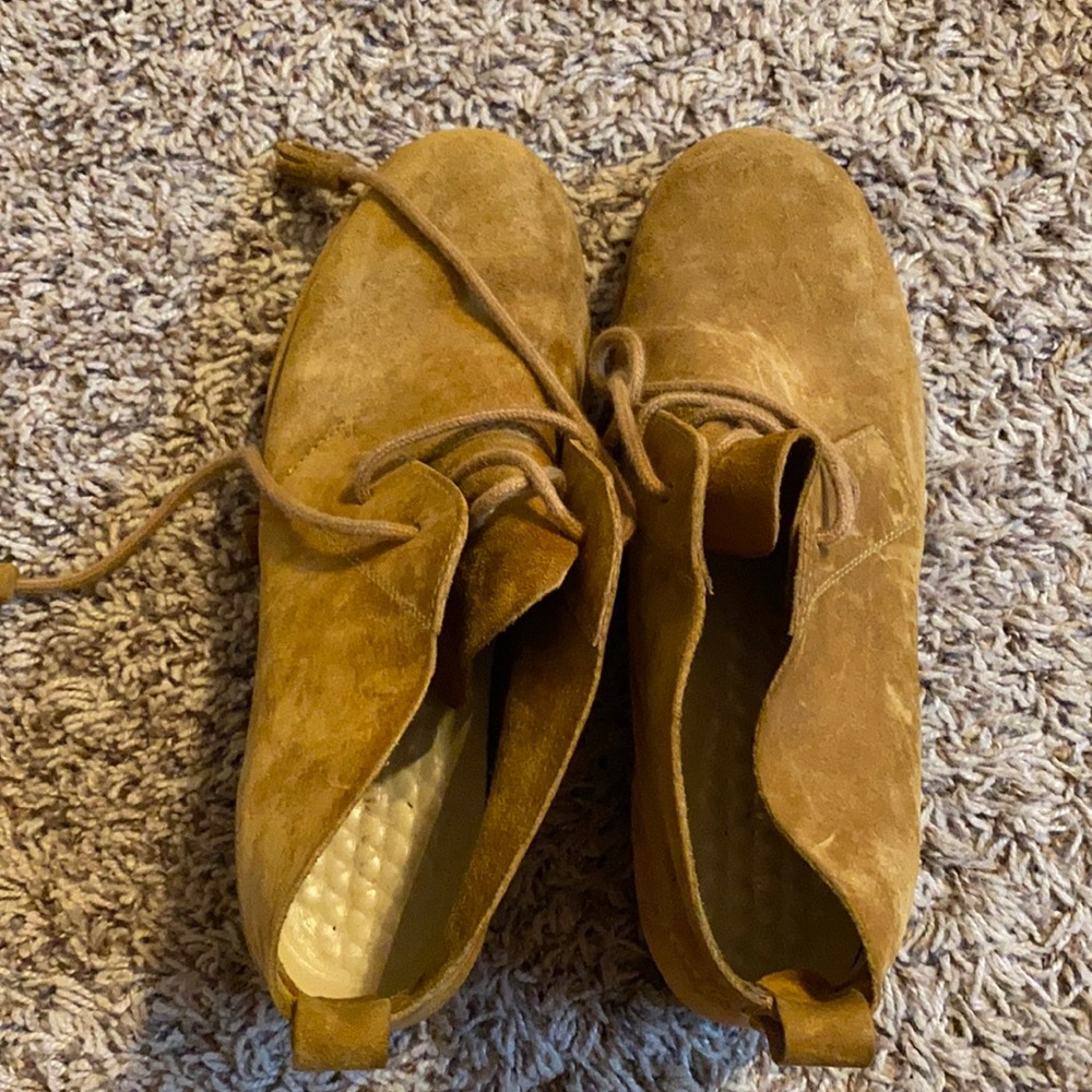 Hush puppies suede shoes